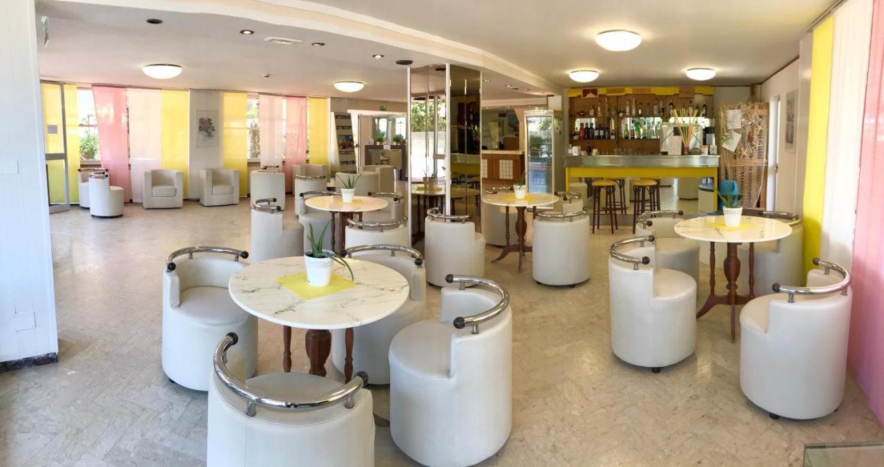 Hotel Naica Rimini Eksteriør billede