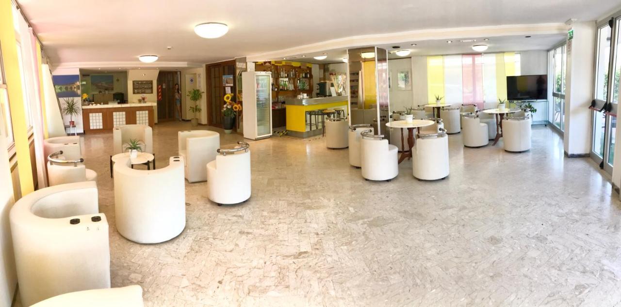 Hotel Naica Rimini Eksteriør billede