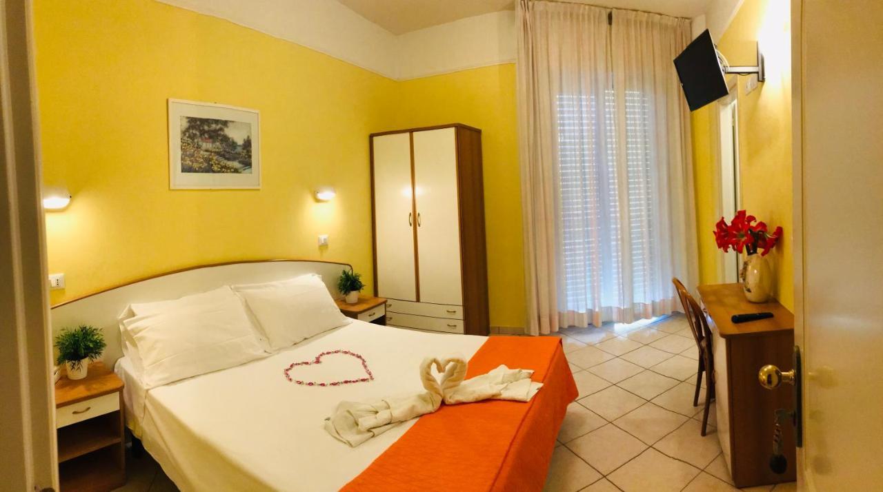 Hotel Naica Rimini Eksteriør billede