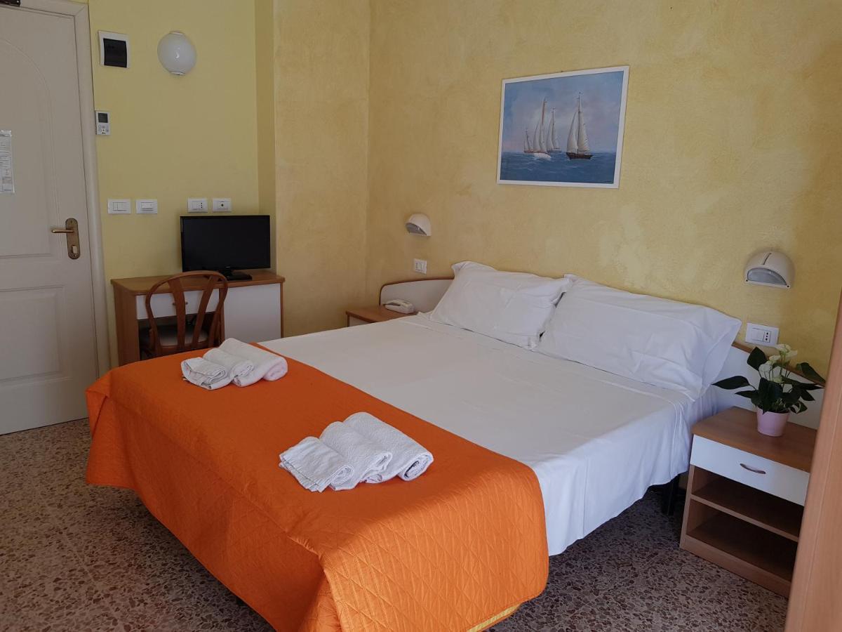 Hotel Naica Rimini Eksteriør billede