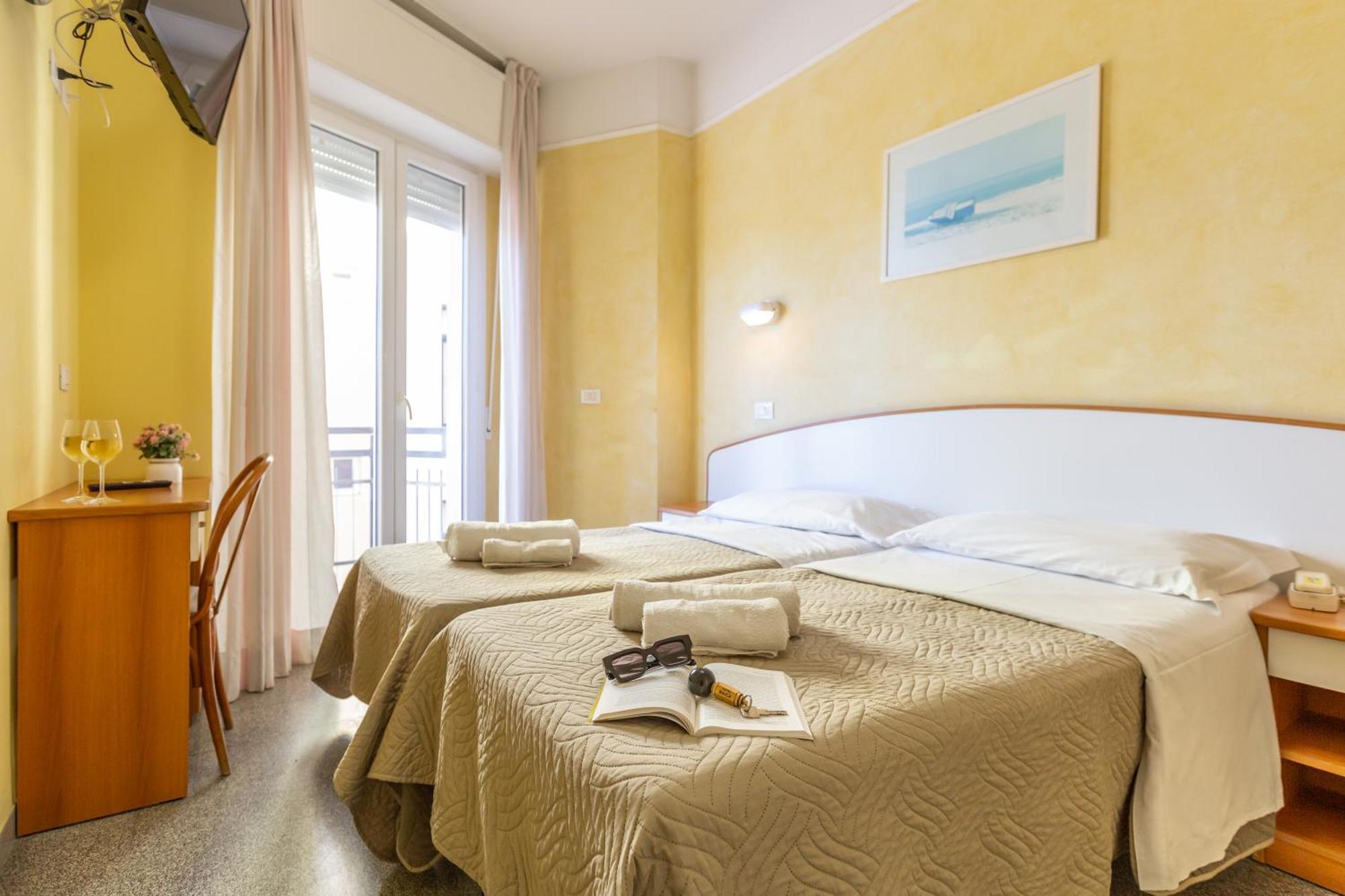 Hotel Naica Rimini Eksteriør billede